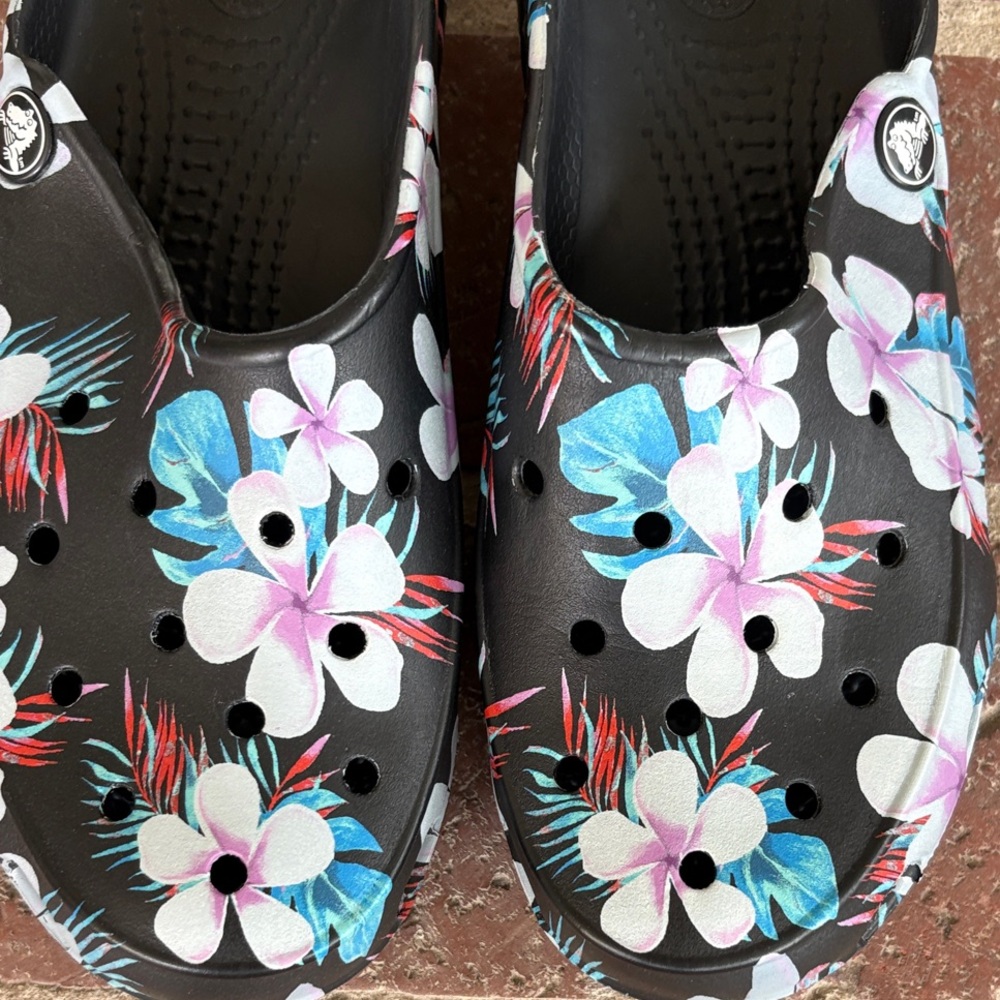 CROCS Black Floral Print Hawaiian Clogs with Colorful Accents - Picture 3 of 8